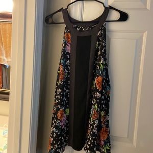 Women’s Torrid size 1 sleeveless blouse in a floral pattern